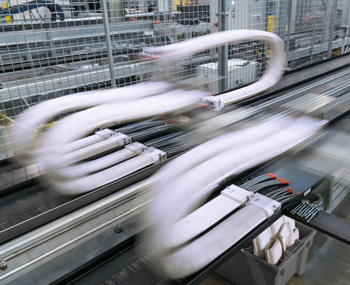 igusASEAN's tweet photo. The e-skin: developed for #cleanroom applications, tested under real conditions for 6.4 million double strokes at 3 m/s in the laboratory!
For more: https://t.co/DrfKpws1W6 #cablemanagement #echains #dragchains #cleantechnology https://t.co/BESuOB0nVf