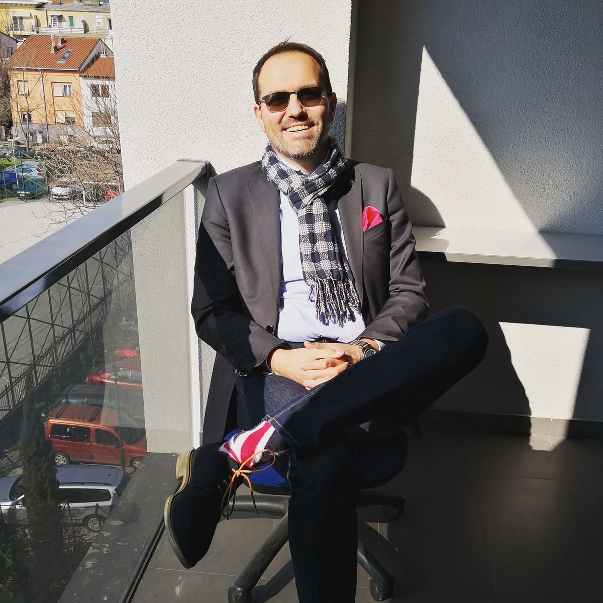 andrejas_mkd's tweet photo. When you have the sun touch your office. Oh, and #happysocks are there in solidarity with the #british! 
#sungazing☀️ #officephoto #smile 2 #starttheday #unionjack #socks https://t.co/HHFfHZvx9z