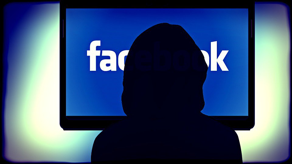 ictlc's tweet photo. Fra i dati conservati da #Facebook ci sono anche le #chiamate ed #SMS. Un utente che, dopo aver scaricato l’archivio completo dei sui #dati di Facebook, ha scoperto che le sue chiamate e i suoi messaggi erano stati #tracciati con dovizia di particolari https://t.co/YjmN6797SG https://t.co/wRPNiQZrbn
