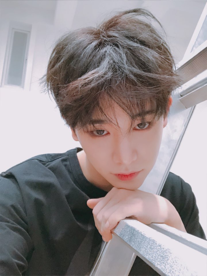 OfficialMONSTAX's tweet photo. [#원호] 같지만 다른사진 추가요! https://t.co/rnliI62w2m