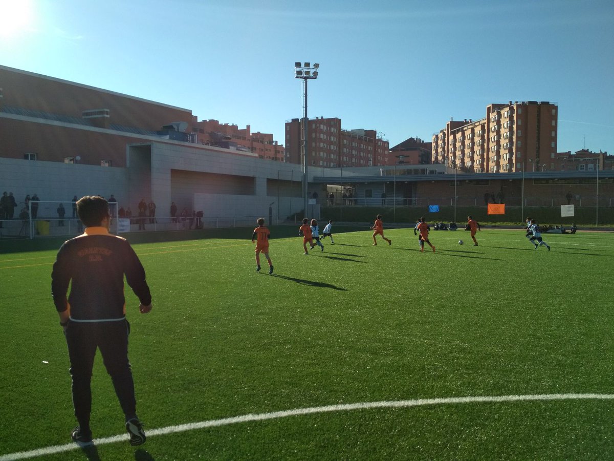 AD_Gigantes's tweet photo. Final de la primera parte benjamines  @AD_Gigantes @LaAcademia2m12 con gol de los naranjas en el torneo @MadridintCup @JMDArganzuela  Vamos chicos, seguimos así https://t.co/PyhRTptClR