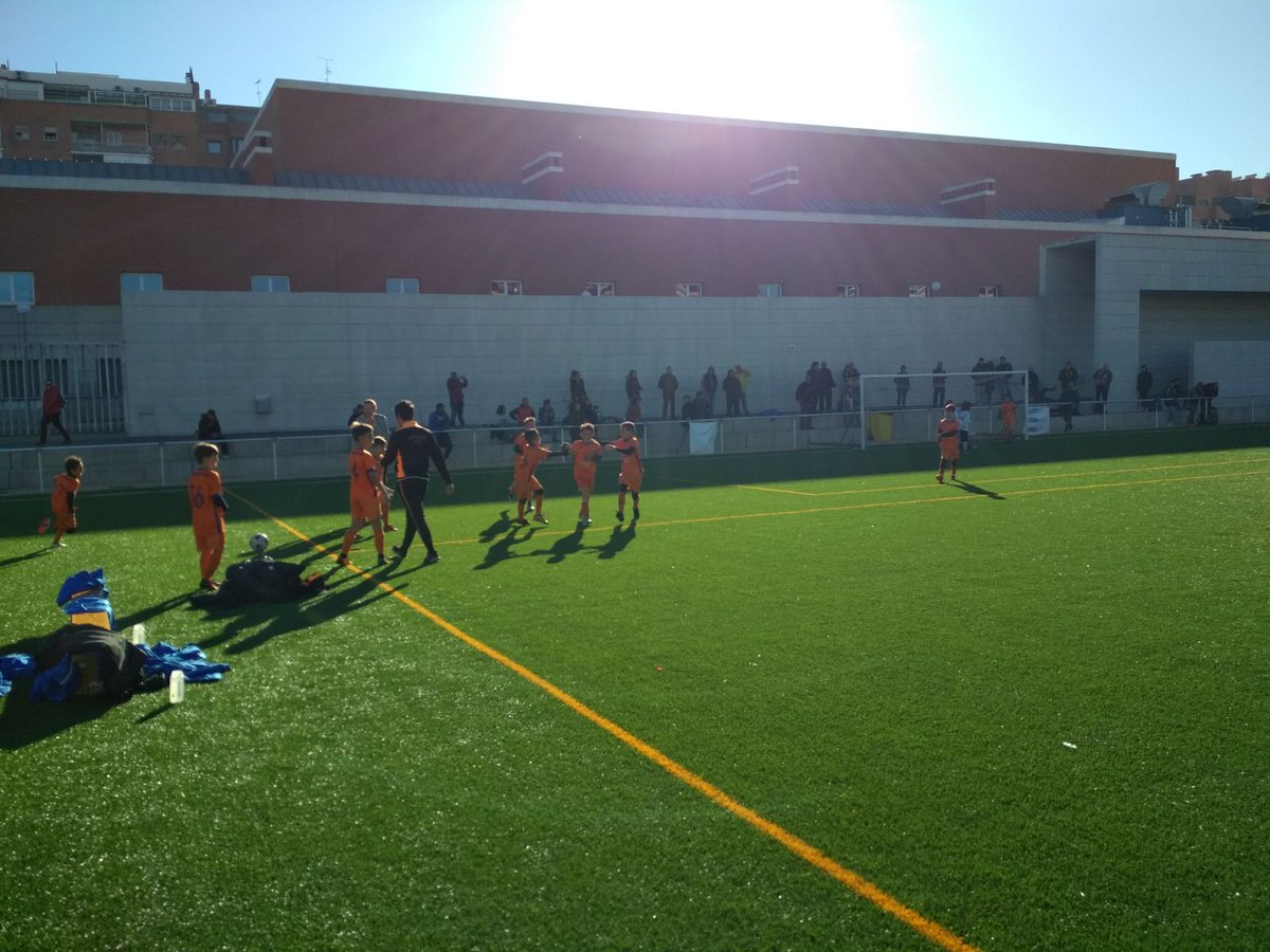 AD_Gigantes's tweet photo. Final de la primera parte benjamines  @AD_Gigantes @LaAcademia2m12 con gol de los naranjas en el torneo @MadridintCup @JMDArganzuela  Vamos chicos, seguimos así https://t.co/PyhRTptClR