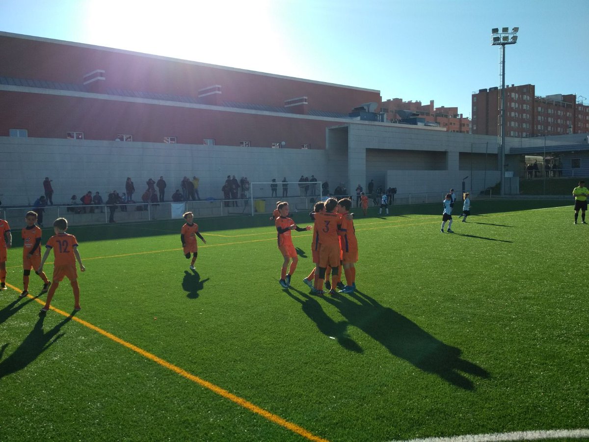 AD_Gigantes's tweet photo. Final de la primera parte benjamines  @AD_Gigantes @LaAcademia2m12 con gol de los naranjas en el torneo @MadridintCup @JMDArganzuela  Vamos chicos, seguimos así https://t.co/PyhRTptClR