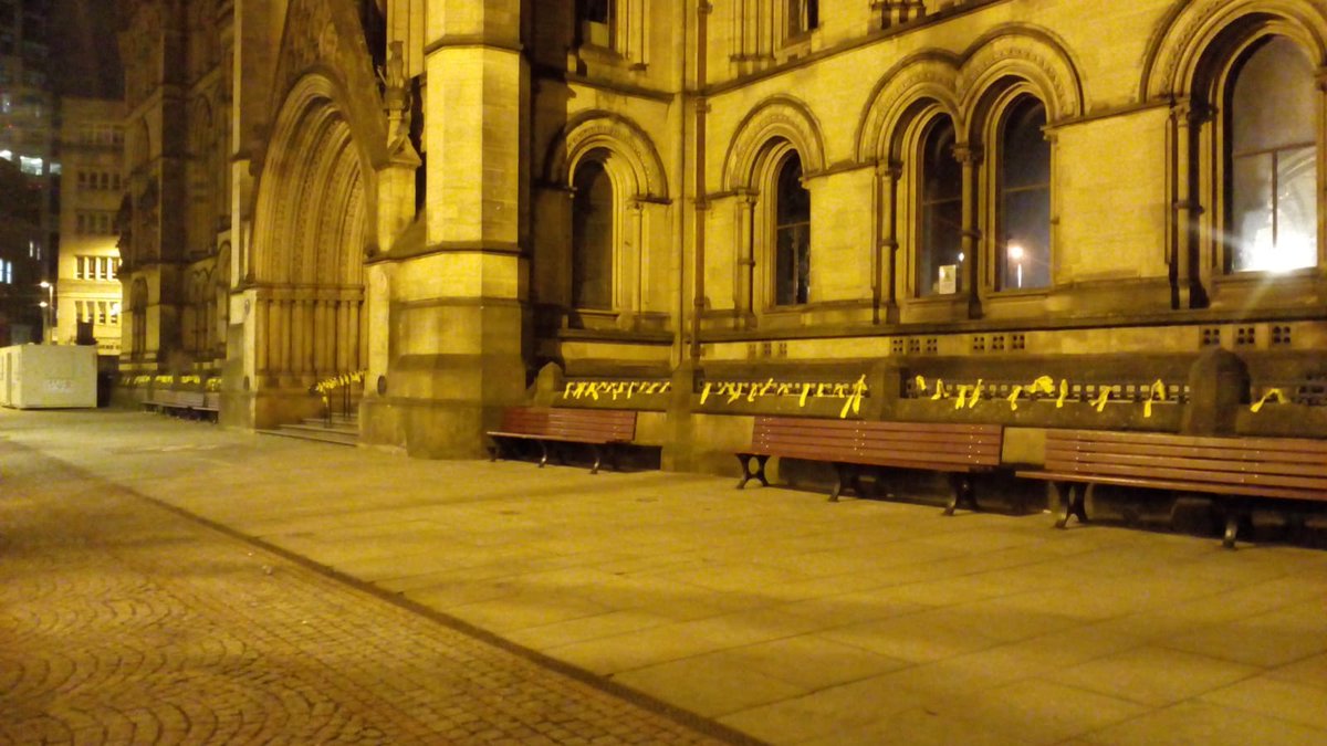 EnricSabria's tweet photo. #Manchester in #Solidarity with #FreePuigdemont #FreeCatalanPoliticalPrisoners #PrimaveraCatalana #PrimaveraRepublicana #CatalanRepublic #Catalonia @BBCNews @guardiannews @TelegraphNews @SkyNews @KRLS @elpuntavui @diariARA @censuratnews @assemblea_int #Indyref #CDR ⬇️ https://t.co/D7lp1JbliW