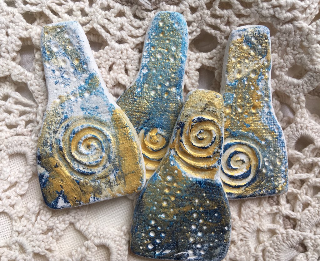 Mermade29's tweet photo. #broches #bigoudenes inspirées #coiffes #céramiques #cathiehubert #créations #faitmain #BZH #finisteresud @souffleurdebzh @ccpbs @LePortdAttache @OTpaysbigouden @Toutcommence29 https://t.co/CVmEk7E3DZ