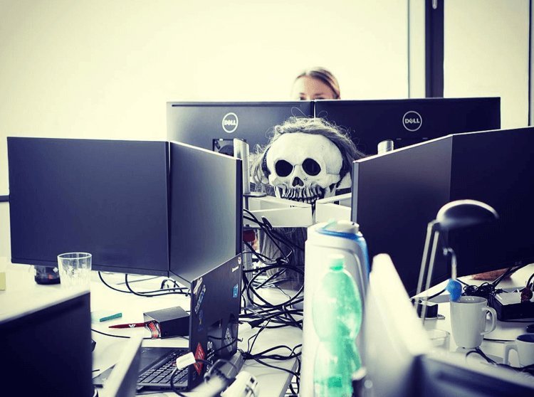 comss's tweet photo. Шифровальщик AVCrypt уничтожает защиту Windows и пытается удалить антивирус перед атакой на файлы https://t.co/LgmUQjuPW8
#AVCrypt #ransomware #windows #security #антивирусы https://t.co/Ske5eNsCK7