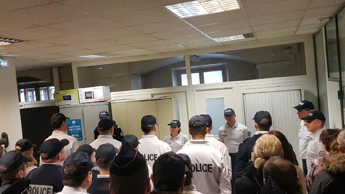 Commissariat Paris 8 tweet media