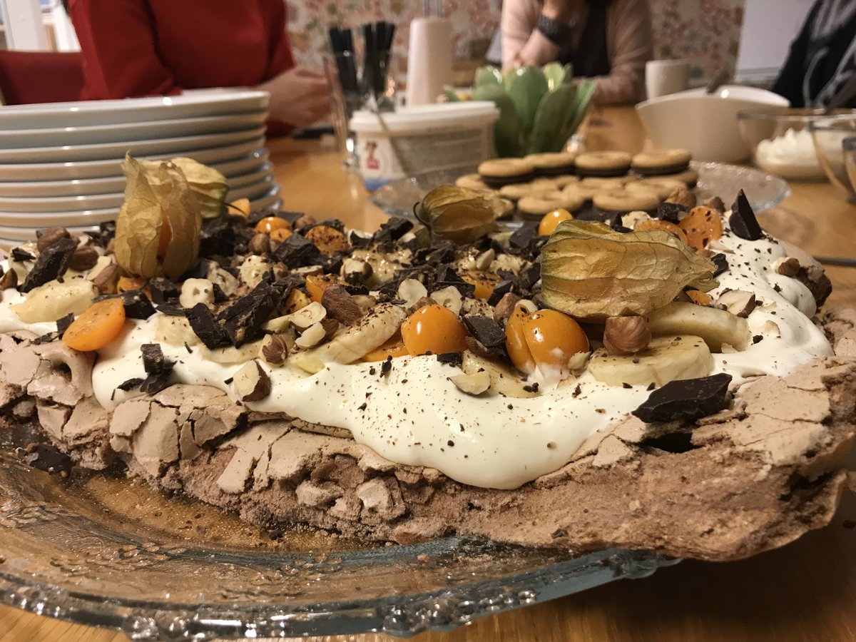 aplusscience's tweet photo. Easter meringue cake at A+. Not only do we work within #lifesciencesweden, we also enjoy treats from colleagues. Påsk marängtårta på A+. Vi jobbar inte bara inom life science, vi njuter av små godheter också. #HappyEaster #enjoywork #finakollegor #Aplusscience https://t.co/5oXgU5v74k