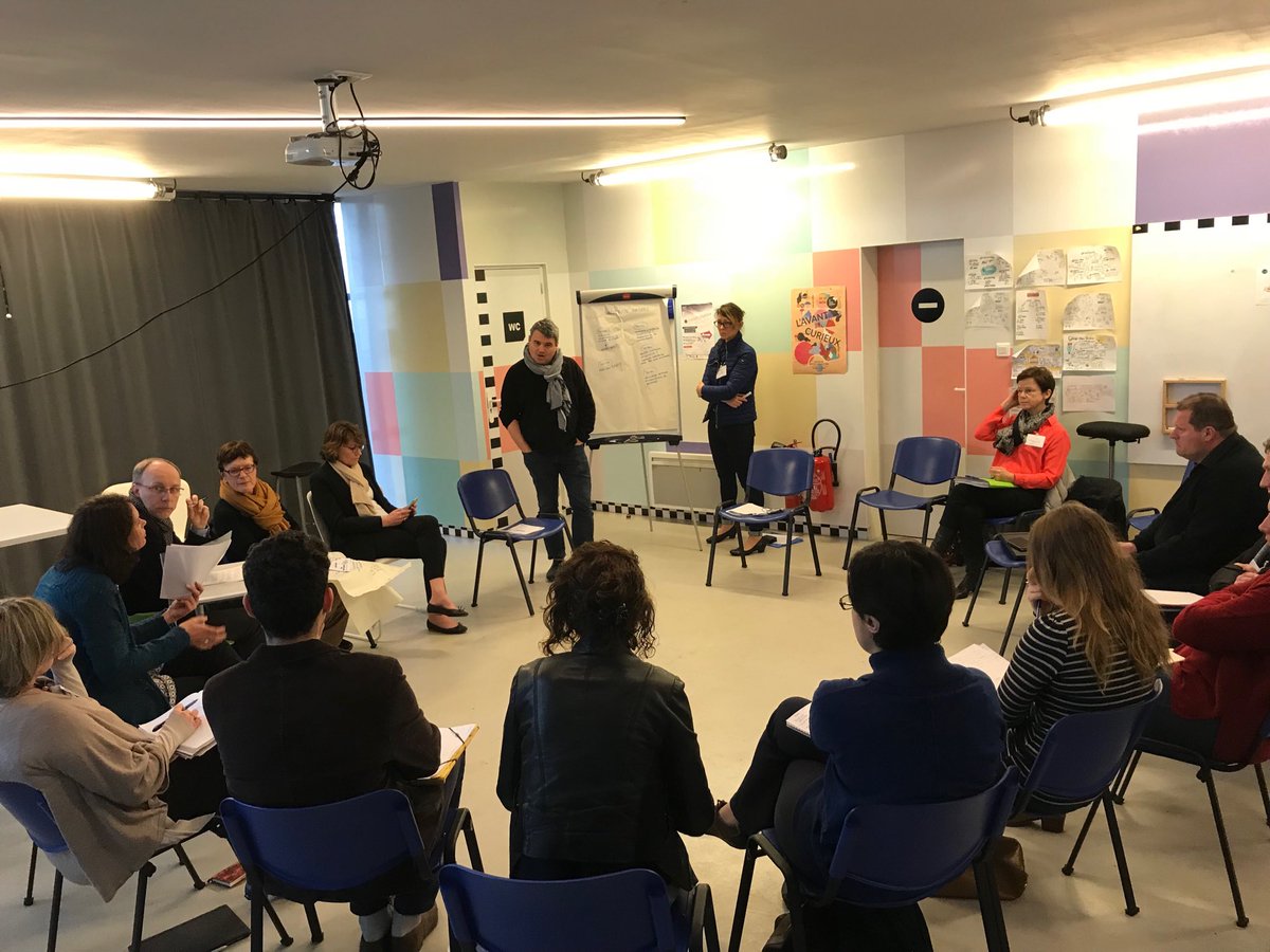 Frederic_DOREAU's tweet photo. 2ème round du Transformateur Numérique @paysdelaloire @aract_pdl @la_fing  Séance entre les porteurs pour lever les verrous socio organisationnels des projets ! #TransfoNumPDL https://t.co/tymdpveygR