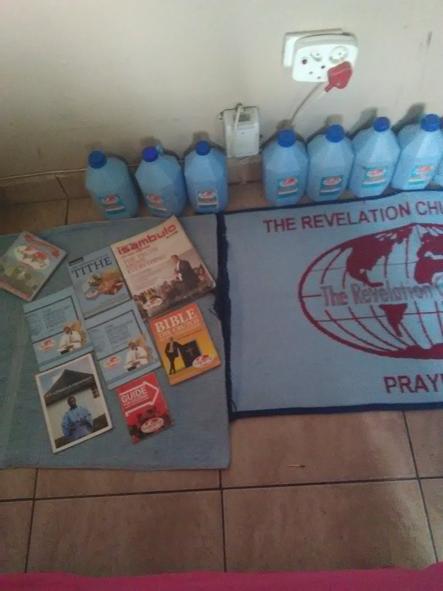 Dorothy55261694's tweet image. #oursideofthestory-Kuhle baNtwana beSithunywa .
Sikhulekela uhambo oluhle sibheke eNtabeni,
siholwa umoya omuhle okuso isThunywa esikhulu esivunywe iZulu nezinye iziThunywa zavuma.Sihole Ngelengele silungisa nowethu umoya sizikhumbuzo osifundise khona ukuze senze kahle. "RADEBE"