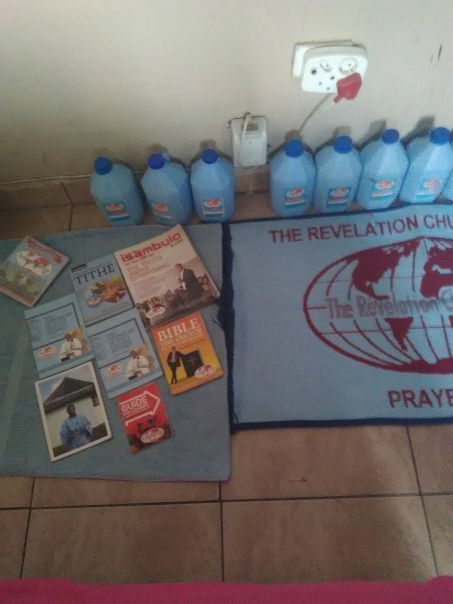 Dorothy55261694's tweet image. #oursideofthestory-Kuhle baNtwana beSithunywa .
Sikhulekela uhambo oluhle sibheke eNtabeni,
siholwa umoya omuhle okuso isThunywa esikhulu esivunywe iZulu nezinye iziThunywa zavuma.Sihole Ngelengele silungisa nowethu umoya sizikhumbuzo osifundise khona ukuze senze kahle. "RADEBE"