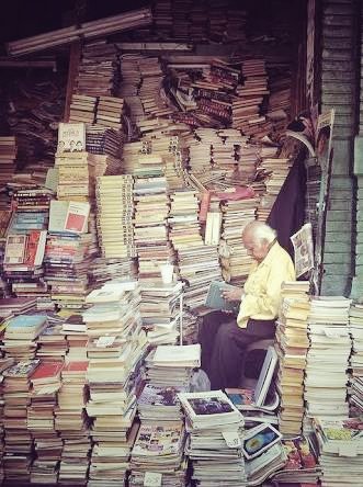 ElLibrero_'s tweet photo. “He buscado el sosiego en todas partes, y sólo lo he encontrado sentado en un rincón apartado, con un libro en las manos." - Thomas De Kempis https://t.co/GwVuvh7bsv