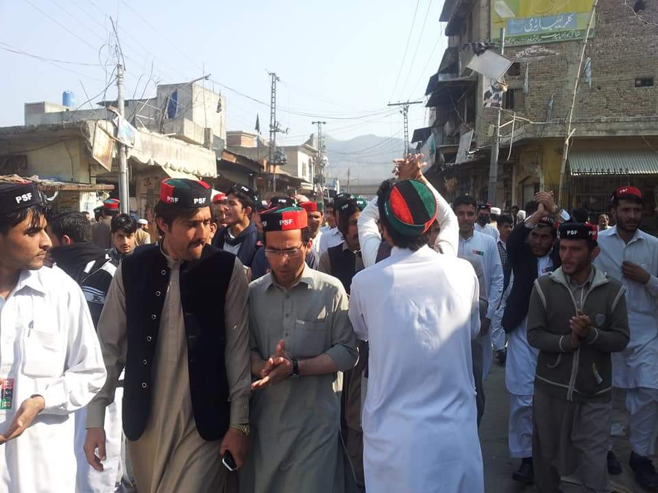 SamiKhanKp's tweet photo. Jiyal's of #PSFKP in different cities on roads today against the VC of Gomal Uni- and provincial Govt kpk
#CheapAct https://t.co/hSNOEs8QLZ