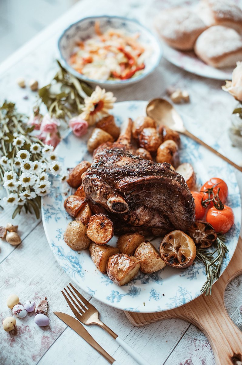 LiliForberg's tweet photo. We had a little pre Easter family dinner (quick and easy one) and just picked up EVERYTHING in @CentraIRL this fresh Irish leg of lamb was only €9.99 🙀#easyeaster #sp https://t.co/pcXyfBFV5W