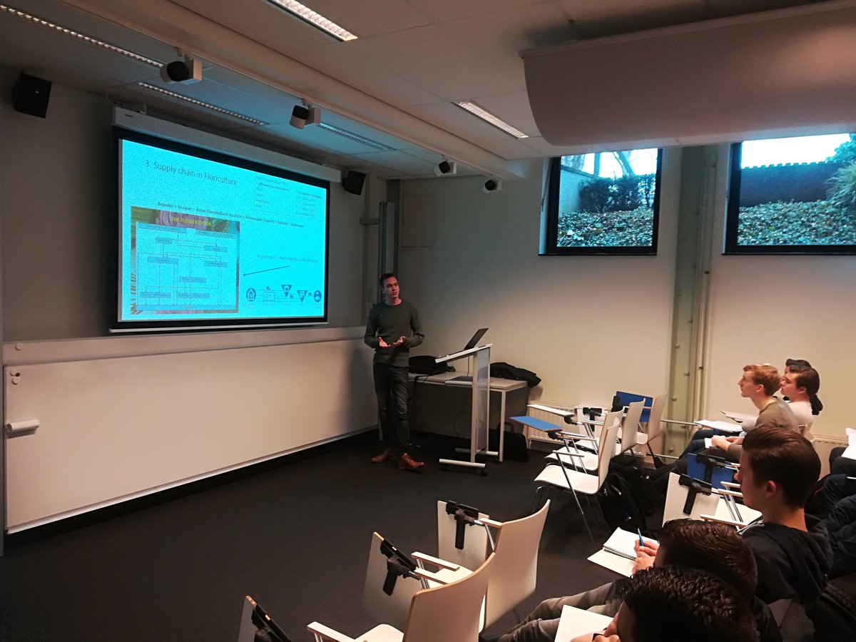 Wesley van den Berg geeft vandaag een gastles over Floridata, supply chain in floriculture en big data  @HASLimburg voor onze NL en internationale studenten #HAShogeschool