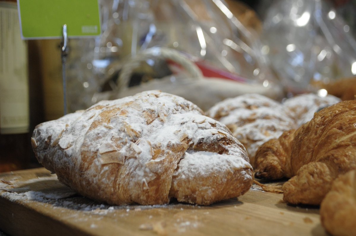 Abstarv's tweet photo. Our Croissants, Pastries and Cakes are the perfect way to kickstart your day !
What's your favourite?
#Pastries #Cakes #LondonBridge #LondonLife #AbsolutelyStarving #HealthyOptions https://t.co/1Om00Tv9gC