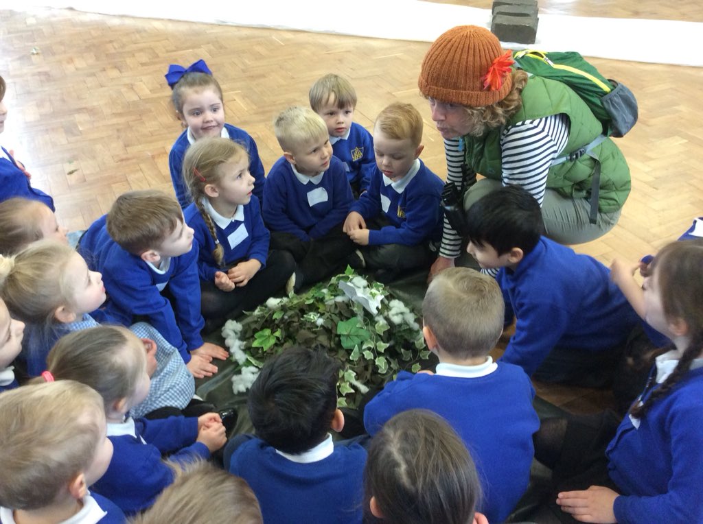 HillstonePS's tweet photo. We looked for leaves and sticks to build him a new house. @PlayHouseBham #languagealive #hpseyfs https://t.co/3OA80bUn0z