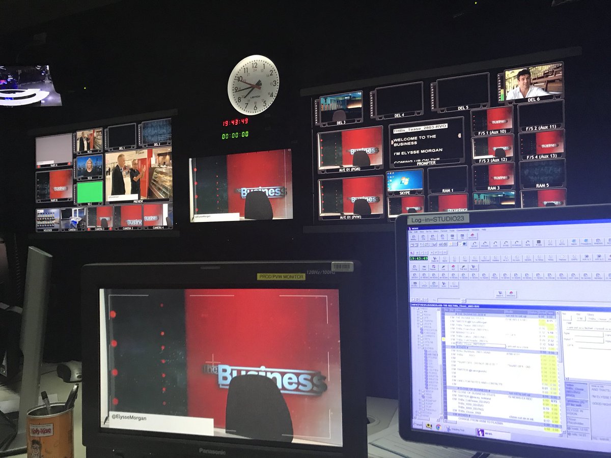 brooksie101's tweet image. Just waiting for @ElysseMorgan and we have a show!