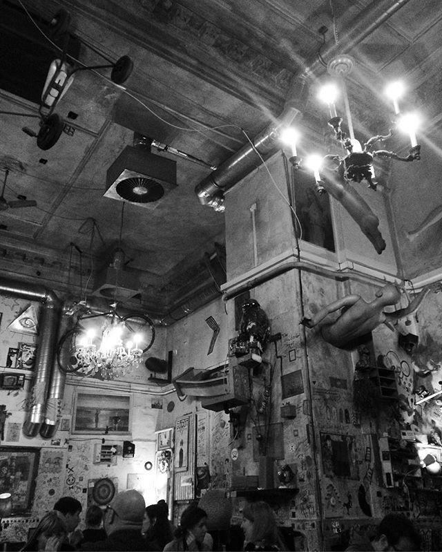 PalsHostel's tweet photo. go and check out the amazing @csendesletterem_budapest 🌹 #csendes #csendesletterem #ruinbar #budapest #budapestagram #romkocsma #nightout #travel #travelgram #vibes #hostellife #palshostel #nightlife #goingout https://t.co/t8xBVgqqif #Budapest #palshostel https://t.co/2l8JH0GAPf