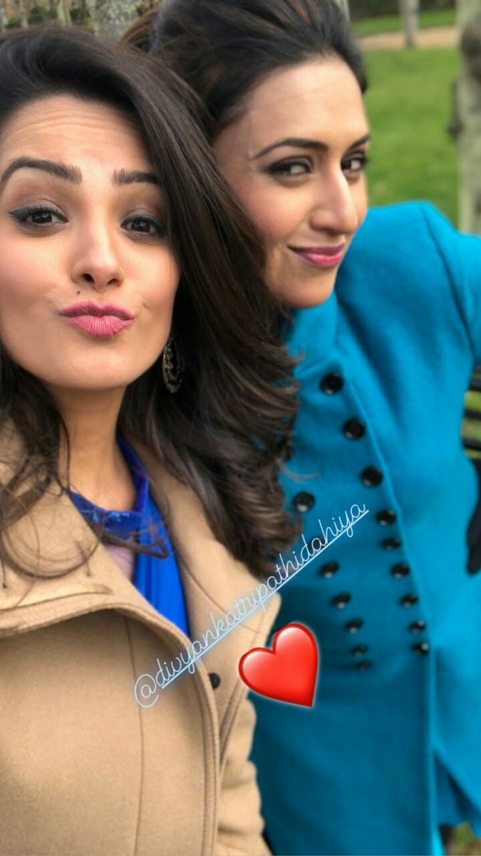 tejaswiswathi's tweet photo. Beautiful Ladies ;) ;) ;)
@Divyanka_T @anitahasnandani https://t.co/CiBkp6PTnr