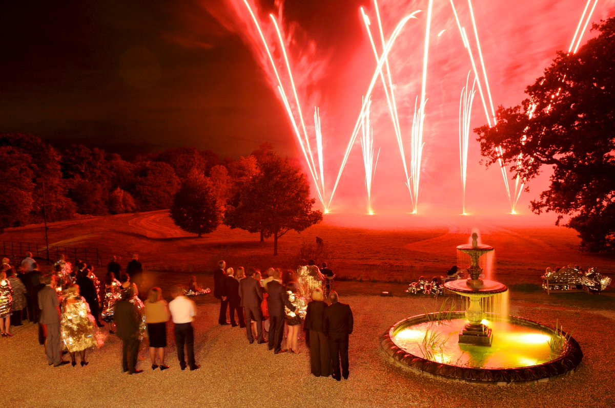 A spectacular firework display makes your #wedding even more special. Ask us about our amazing #weddingfireworks packages to find out more. We have heart-shaped personalised effects and a VIP button so you can start the show! 
<a href="/UKWedLunch/">#UKWedLunch</a> fantasticfireworks.co.uk #weddingwednesday