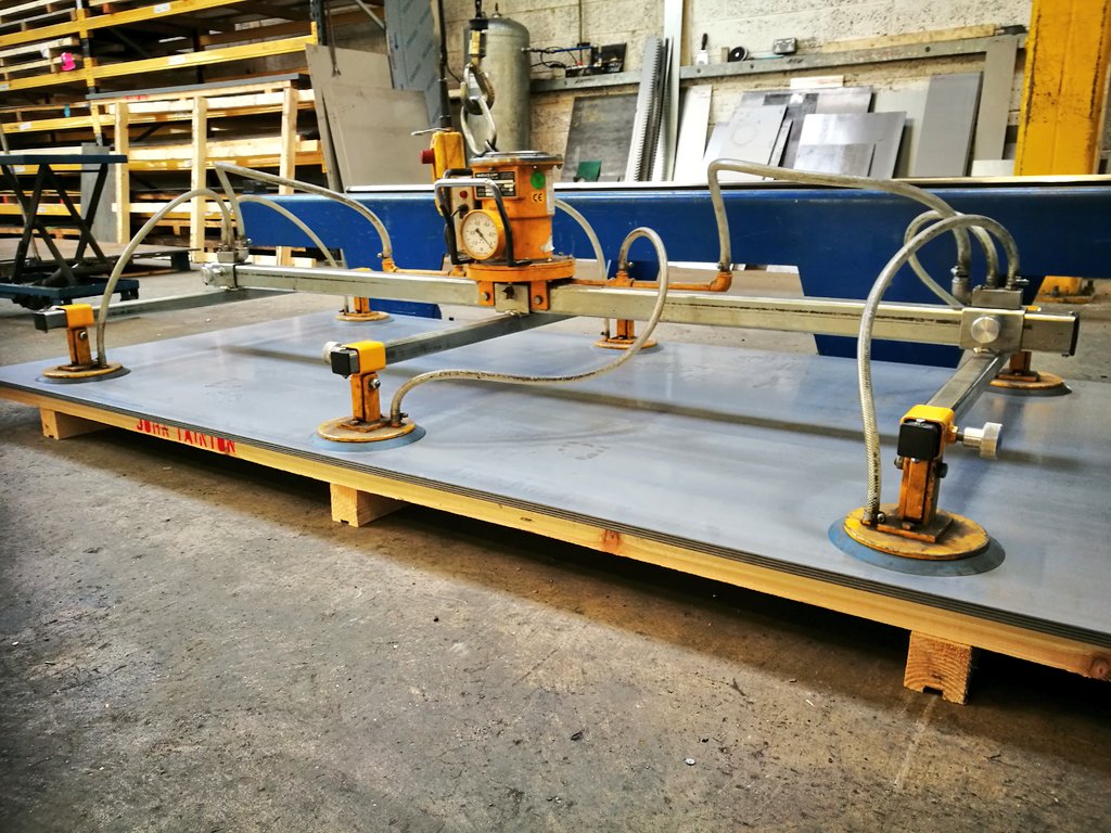 sculptor_43's tweet photo. A great meeting discussing a new working partnership with @Birch_Ltd
My sculpture for the new London office @Carla_IBIGroup @ibigroup will be our first adventure
Thank you Steve Hymas for your time and energy #creativemine #creativemineIBI #lasercutting https://t.co/56q0RS3CKT