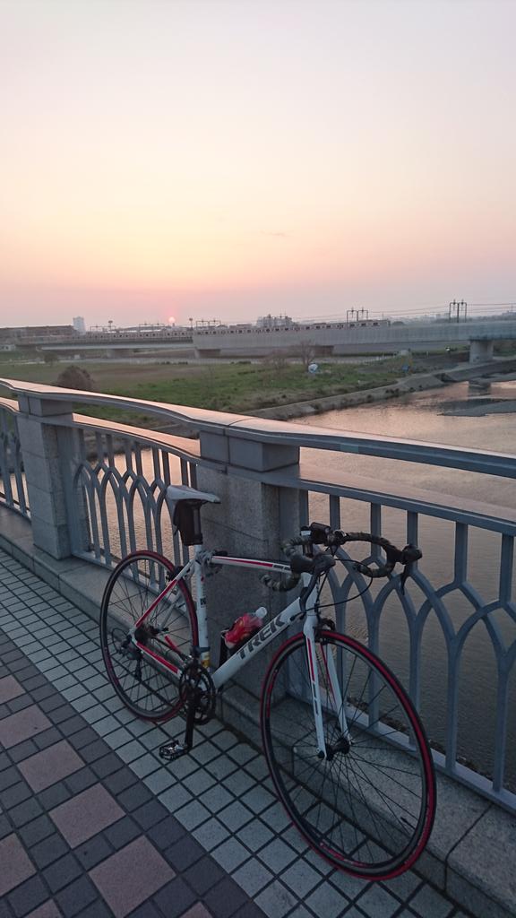 kengo327's tweet photo. 東京と神奈川の境目からの夕焼け
何度も言うが高校は制服でファミチキ頬張りながら河川敷沿ってのんびり帰宅したい人生だった https://t.co/LMK4aEubmX