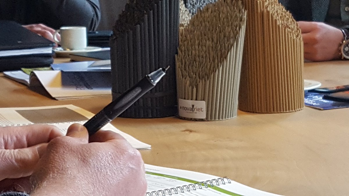 Eileenblackmore's tweet photo. Dak er af! Design pressure cooker hoe kunnen we de asbest daken van oude Groninger boerderijen vervangen door duurzame en lokale materialen dat er ook nog mooi uitziet? #uitdaging designers! @hodnl #libau @provgroningen https://t.co/Z0DzXgeKGw