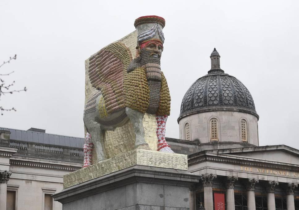 standardnews's tweet photo. Unveiled: new artwork on Trafalgar Square's fourth plinth... a recreation of a statue destroyed by ISIS https://t.co/eNeXrH6xlE https://t.co/5ZF1x6GaIB