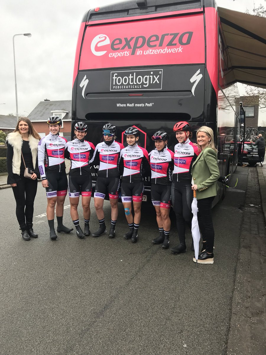 ladies_sprint's tweet photo. Visite from our mainsponsor #Experza today. https://t.co/Ye8qxOPNeZ
