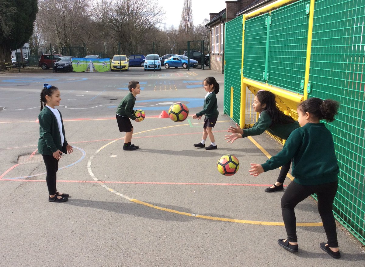 mauldethprimary's tweet photo. Thanks Paco - great work on invasion games with Year One at Mauldeth Road! https://t.co/5KnGwGF1i0