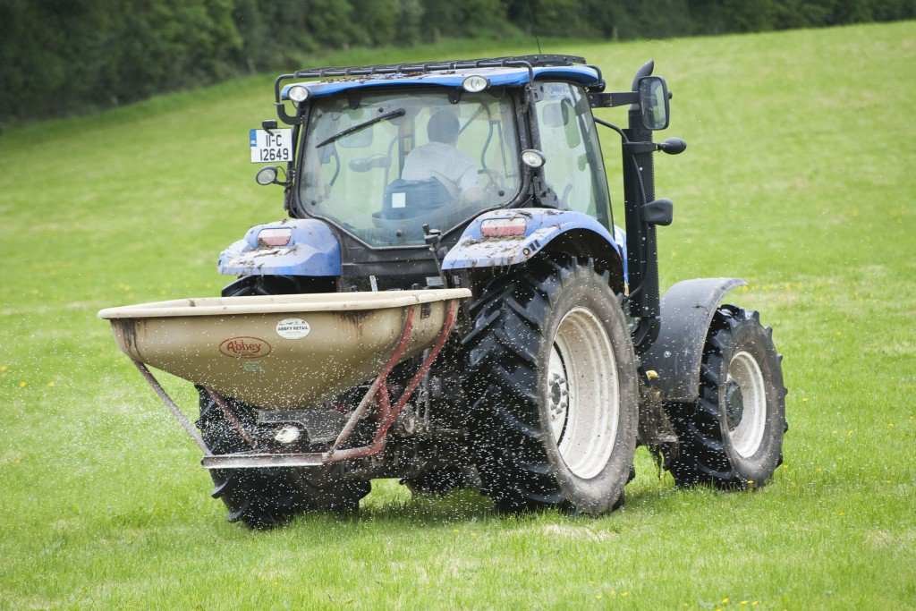 teagasc's tweet photo. As soon as conditions are right and when very heavy rain is not forecast, spreading fertiliser should be your number one priority! Learn more about how to get going again this spring with our top tips https://t.co/XSvCH85gXj https://t.co/t1u0aaO7wd