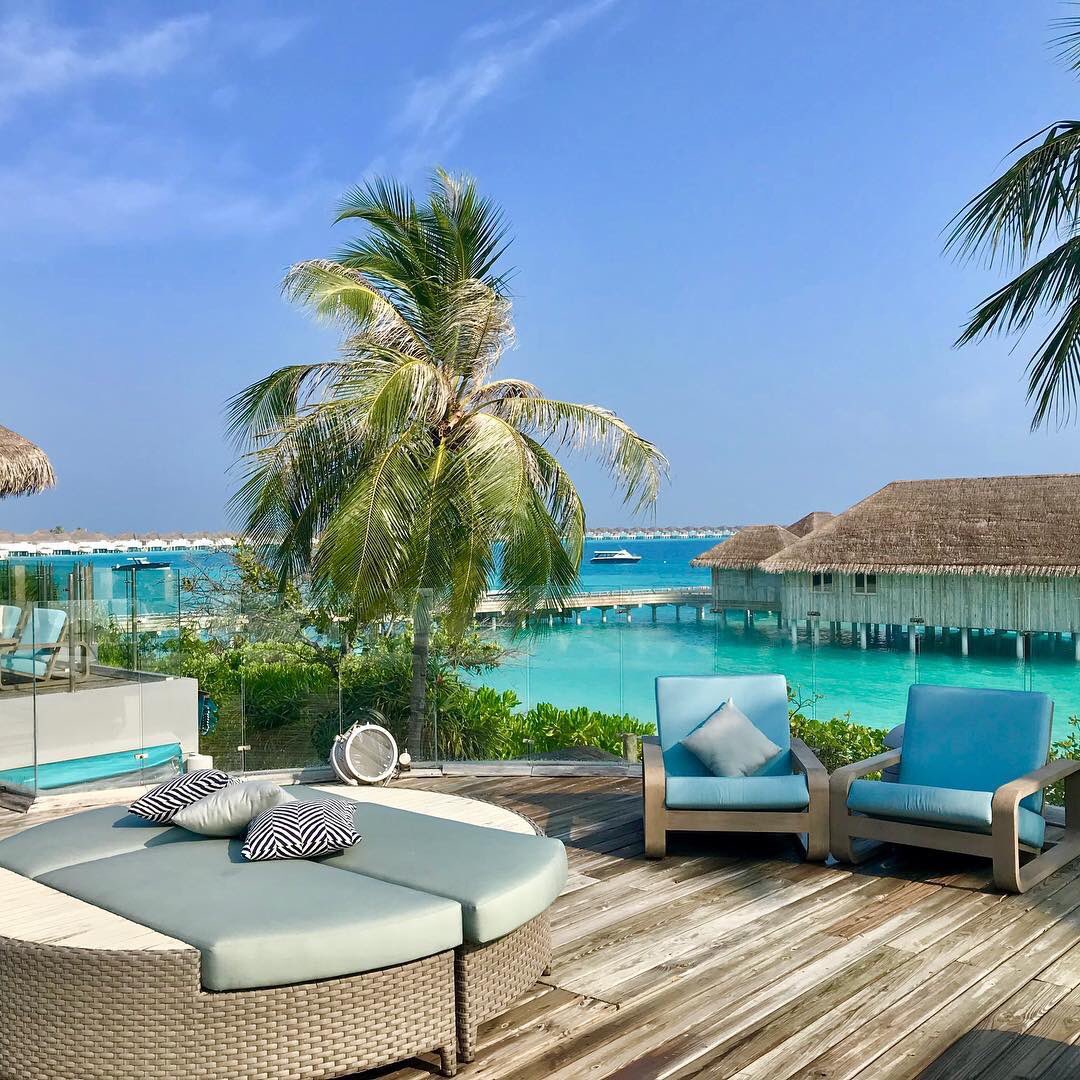 finolhumv's tweet photo. Spend day and night with us at #1oakmaldives. Cheer up your day with an amazing view and quirky cocktails 🍹 #finolhu #finolhumaldives #maldives #indianocean #islandplayground #lagoon #groovysparkle #chiiling #borntoplay #endlessummer #quirkyandproud #coctails #retrorevival https://t.co/KkXRUgZGPd