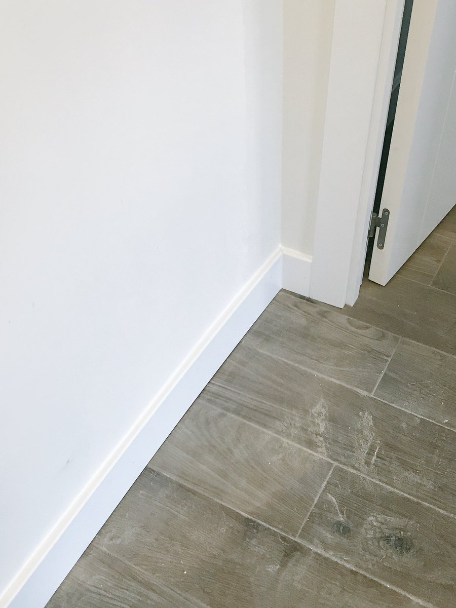 inspiracion_al2's tweet photo. NOS #SIGUES? Así está quedando nuestro #proyecto casi #terminado: #reforma #integral de un #piso en #Madrid. Ya están #colocadas las #puertas y los #rodapies! #SIGUEMEYTESIGO #interiordesign #architecture #apartment #decor #homedecor #diseñodeinteriores #interiorismo #blanco https://t.co/JYpnC2cwaI