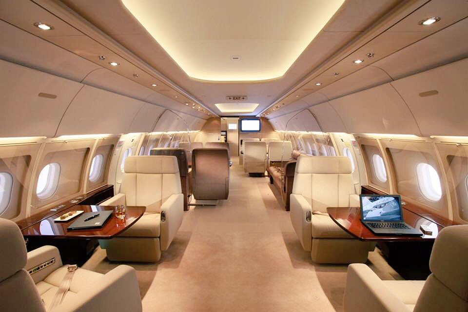 flying7air's tweet photo. The right plane in the right place at the right time ! #your #private #jet #vip #flying #7air #privatejet #Rental #frenchriviera #monaco #paris #Moscow #dubai #Cannes #miami #london #Marbella #ibiza #luxurylifestyle https://t.co/xU83iNdYrI