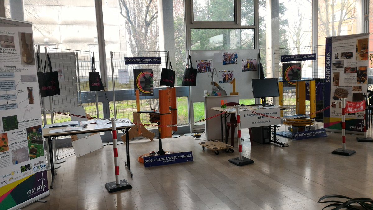 AValentin11's tweet photo. Les éoliennes victorieuses à #GIMEole sont en exposition dans le hall de l'@iutsaintdenis - @univ_paris13 😍 https://t.co/rH0CbwW36w