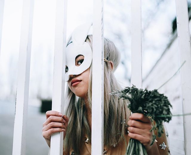 movingthecocos's tweet photo. Dear Alice... 🐰🥕🥕🥕
.
.
.
.
.
.
#aliceinwonderland #easterholidays #bunny #photographer #instaeaster https://t.co/N96ipGjECD