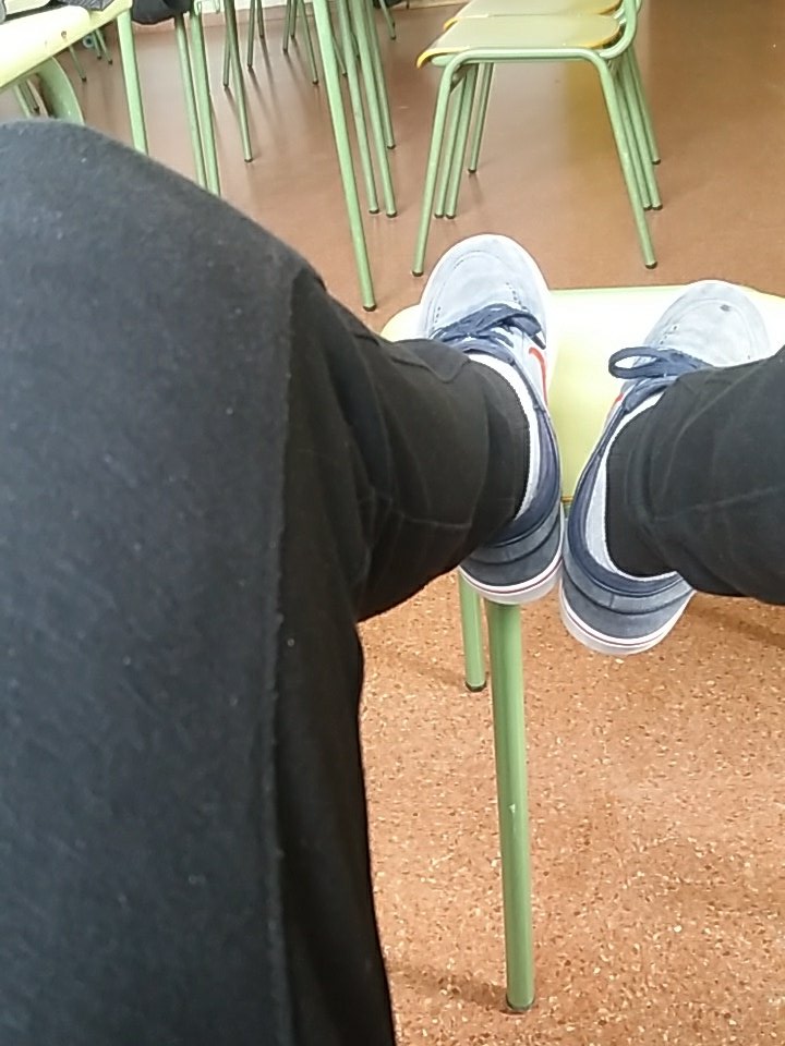 Eso de que el profesor sude de venir a dar clase y te pasas la clase solo