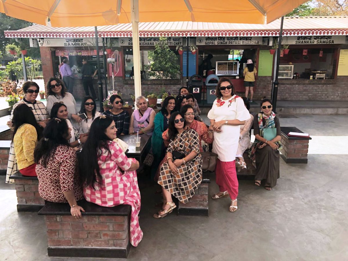 AlkaBatra1's tweet photo. AWE (Association Of Women Entrepreneurs) Ladies Day Out to Explore our Jaipur- The Pink City #LadiesDayOut #HistoricalPlaces #Jaipur #PinkCity #ExploreJaipur https://t.co/7foIyCUlpM
