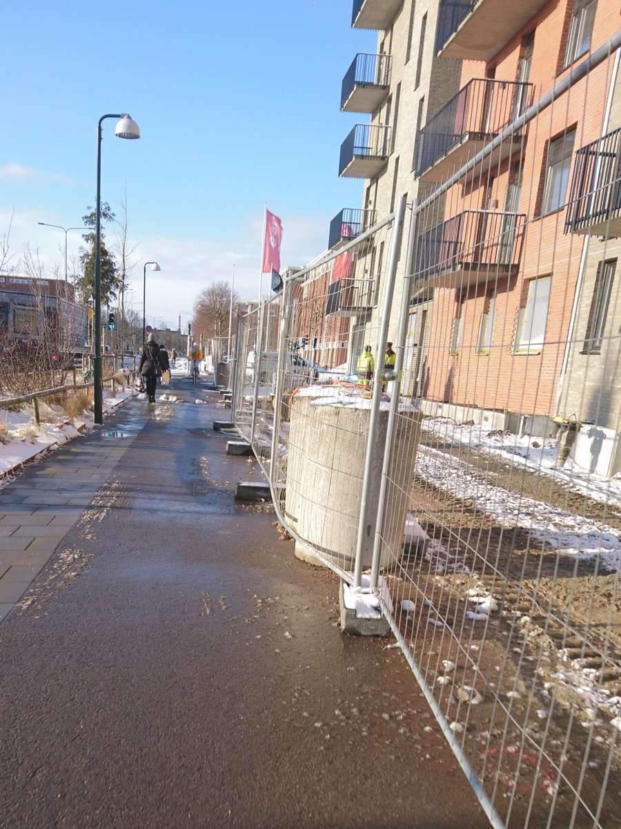 Så hur mycket dubbelriktad cykelbana är det rimligt att ta i anspråk utan att leda om de drabbade? #cykla #malmö #fördinsäkerhetledcykeln