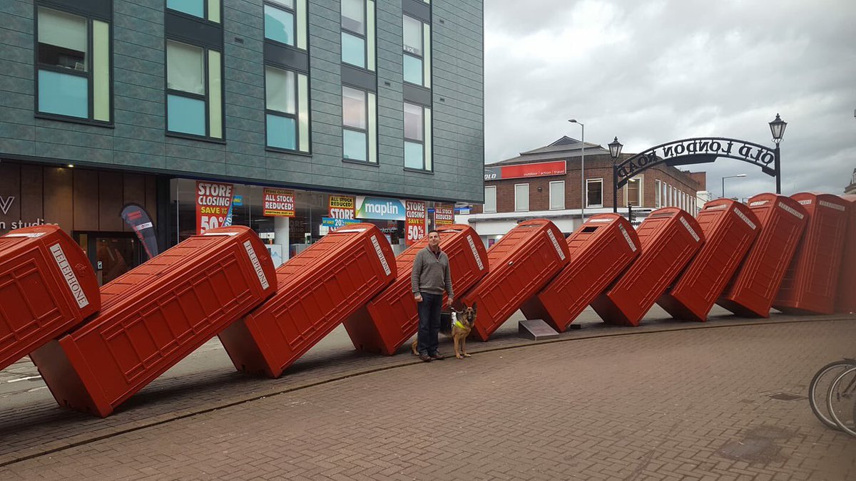 Trying to phone Home, signals bad though!