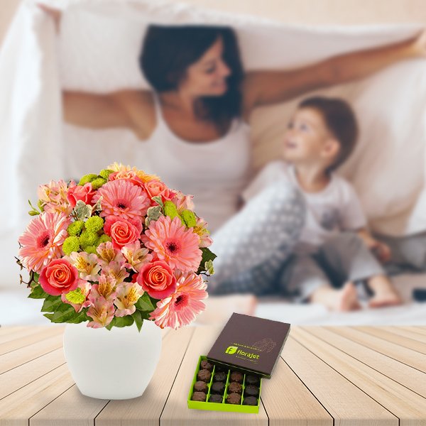 Pour être sûr(e) de faire plaisir à votre maman pour la #fetedesmeres, accompagnez votre bouquet de fleurs avec un cadeau ▶ bit.ly/2pqeI6Q