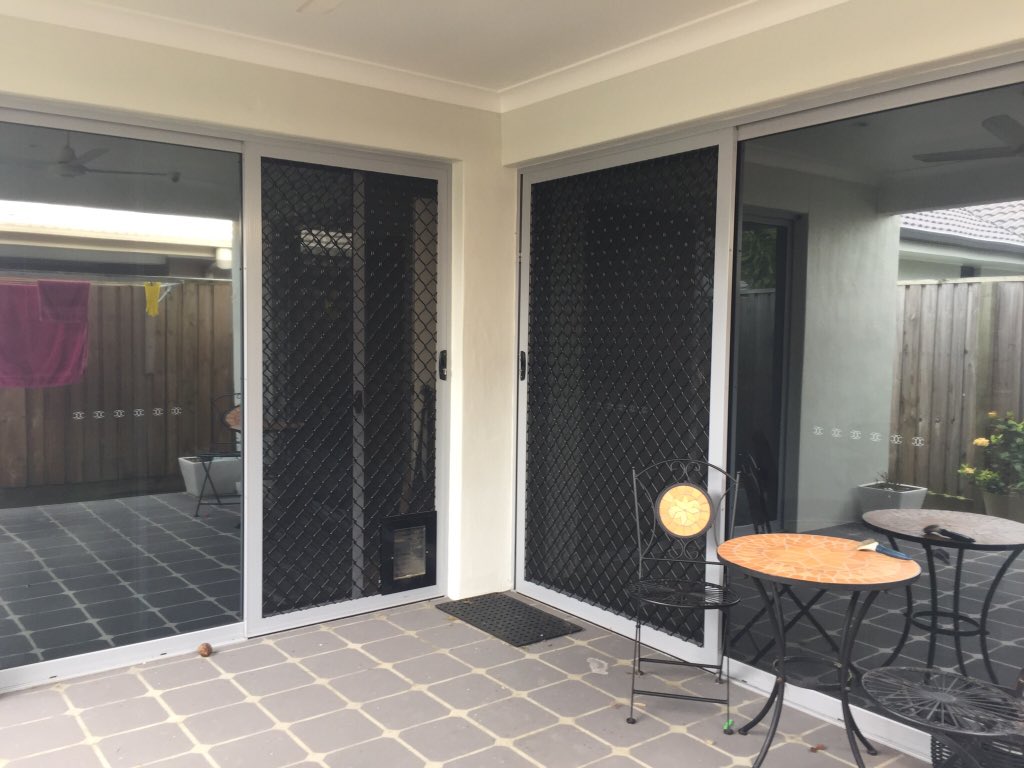 EclipseBrisbane's tweet photo. Dark tint installed to the media room, all bedrooms and windows in the kitchen stopping 73% heat, 93% glare and 99% UV rays also coming with a lifetime warranty.
#windowtintingbrisbane
#tintingbrisbane
#hometinting https://t.co/LnCcTLVyAn