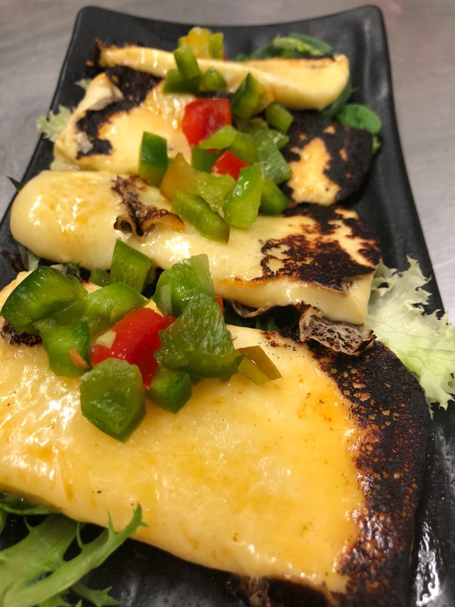CheeTayeb's tweet photo. What does a #cheese say when it looks in the mirror? HALLOUMI! Come and say hello to us too! #cheetayeb #lebanese #lebanesecuisine #authentic #cultural #cheese #halloumi https://t.co/VFlFrm24gF
