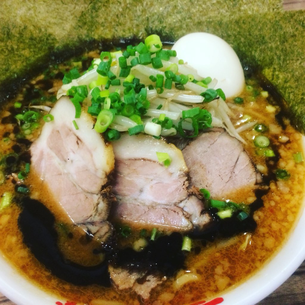 味噌屋 八郎商店
味噌ハチデラックス大盛り

#八郎商店 #味噌らーめん #みそラーメン #大盛り無料 #味噌ラーメン専門店 #なんつっ亭系列 #新宿 #小瀧橋通り #味噌ハチ #デラックス #相互フォロー #相互支援