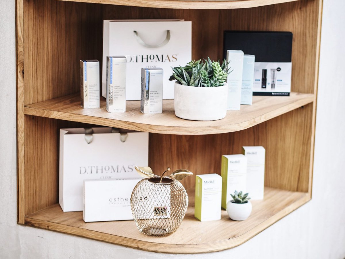 DThomasClinic_'s tweet photo. ‘All of them have completely transformed my skin – it’s calmer, smoother, more defined and overall more healthy which is exactly what I wanted.’ @TwentySixStyle  shares the 3 #DThomas treatments she’s obsessed with here: https://t.co/rvkbN0ne0d’s https://t.co/ELsZkb4sC5