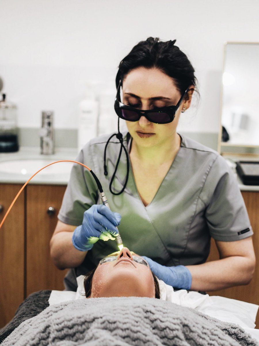 DThomasClinic_'s tweet photo. ‘All of them have completely transformed my skin – it’s calmer, smoother, more defined and overall more healthy which is exactly what I wanted.’ @TwentySixStyle  shares the 3 #DThomas treatments she’s obsessed with here: https://t.co/rvkbN0ne0d’s https://t.co/ELsZkb4sC5