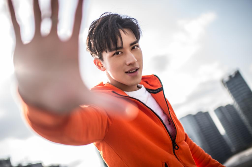 Superdry's tweet photo. We’re proud to announce we’ll be working with China’s incredible #TimmyXu this season. Keep your eyes peeled 👀 https://t.co/5aSSOzxEsa