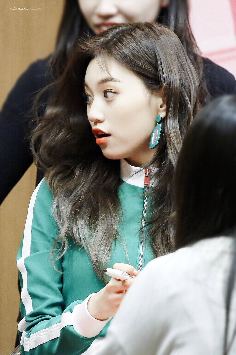 KeyWord_KDY's tweet photo. 180309 당산 팬싸인회 
#위키미키 #WekiMeki #김도연
뭘 해도 예쁨 그 자체🌼 https://t.co/I5aPiSsGuu