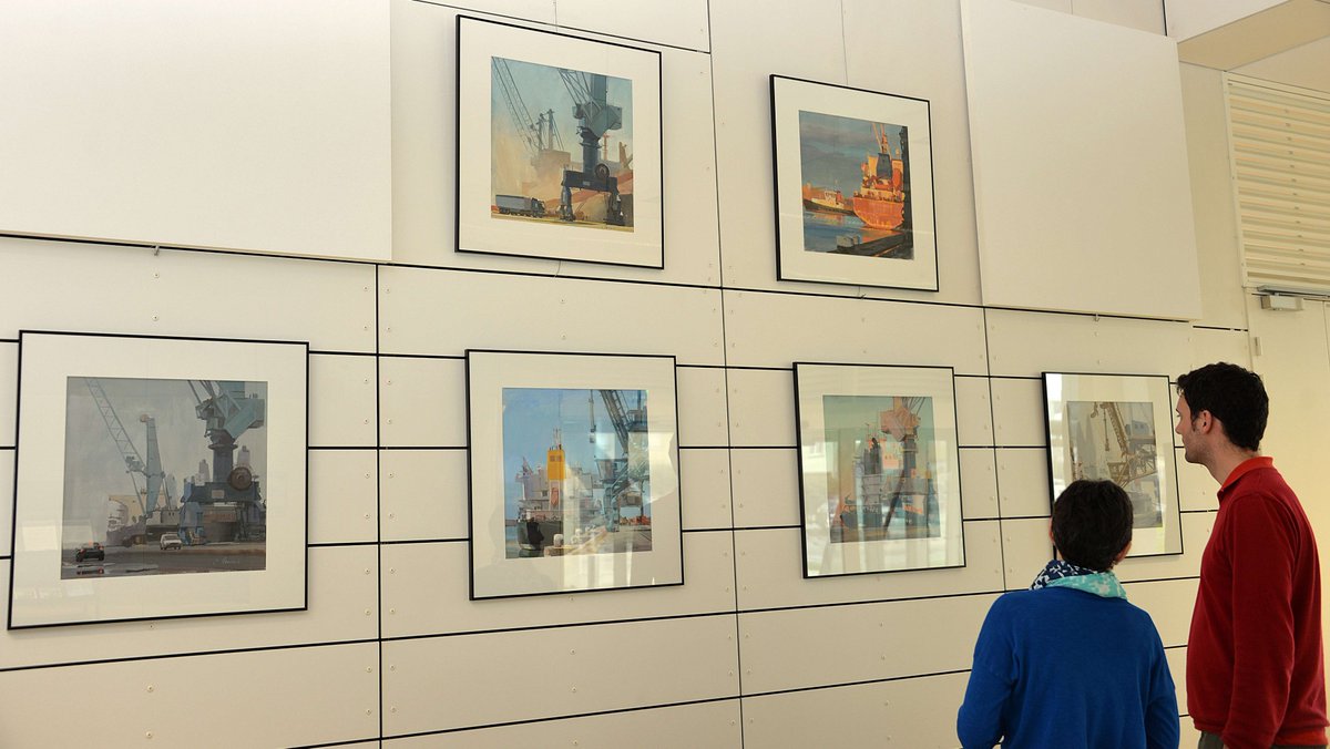 _PALR_'s tweet photo. Jusqu'au 30 avril, découvrez l'exposition "Cargos" proposée par James Poniard dans le hall de la Maison du Port : 141 boulevard Emile Delmas à La Rochelle. Du lundi au vendredi, de 8h00 à 12h30 et de 13h30 à 18h30. #interfacevilleport https://t.co/OMyquARzQm